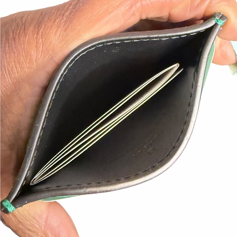 Gucci Beige GG Supreme Card Holder with Green Trim /NWOT - Picture 3 of 4